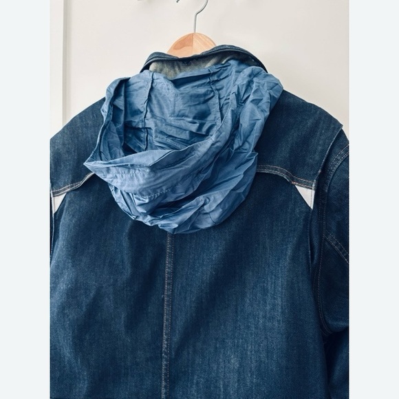 Levi’s Jean Jacket with Optional Hood - Picture 5 of 6